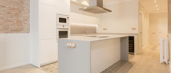 cocina-blanca-y-gris